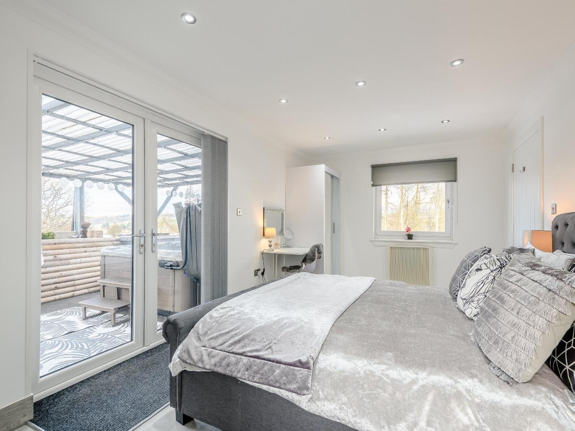 Craigpark Lodge Caldercruix Экстерьер фото